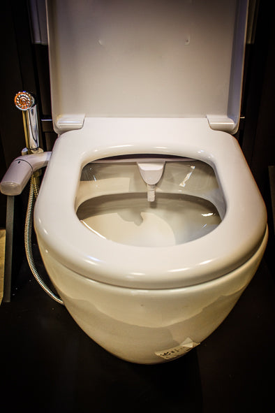 N-BIDET SYSTEM PLUS ΜΕ ΕΝΑ ΑΚΡΟΦΥΣΙΟ ΚΑΙ ΝΤΟΥΣ